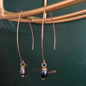 Elegant Tahitian Black Pearl Earrings